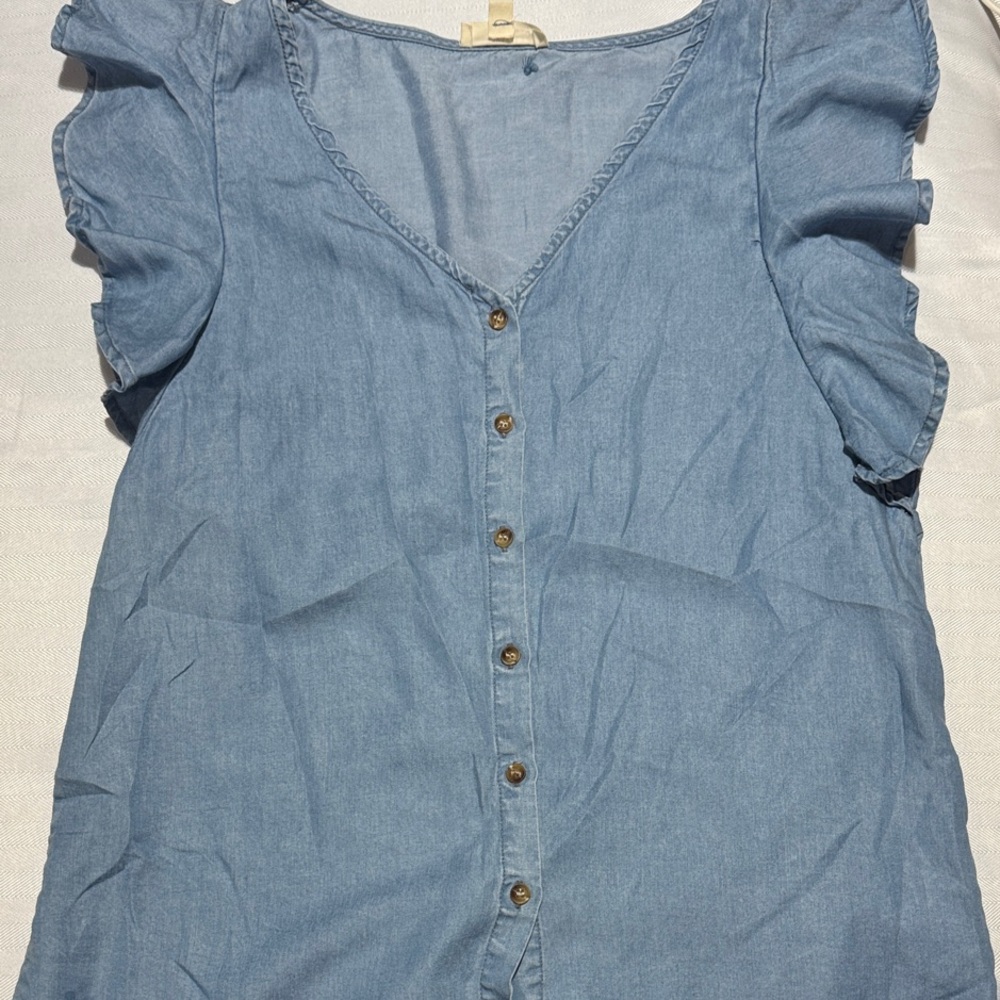 Women’s Light Blue Chambray Button-Down Ruffle Sleeve Top